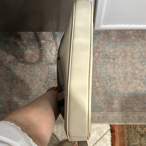 Burberry Canvas handbag preloved condition - Picture 4 of 7